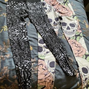 2 pairs of leggings